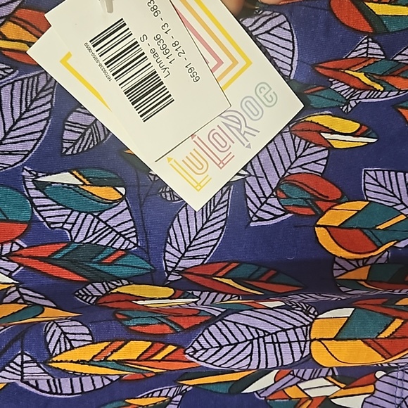 LuLaRoe Lynnae small Long Sleeve T-Shirt - Picture 2 of 5